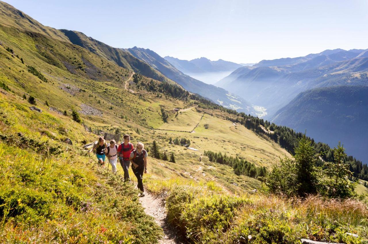 AlpenParks Montana Apartments Matrei in Osttirol Bagian luar foto