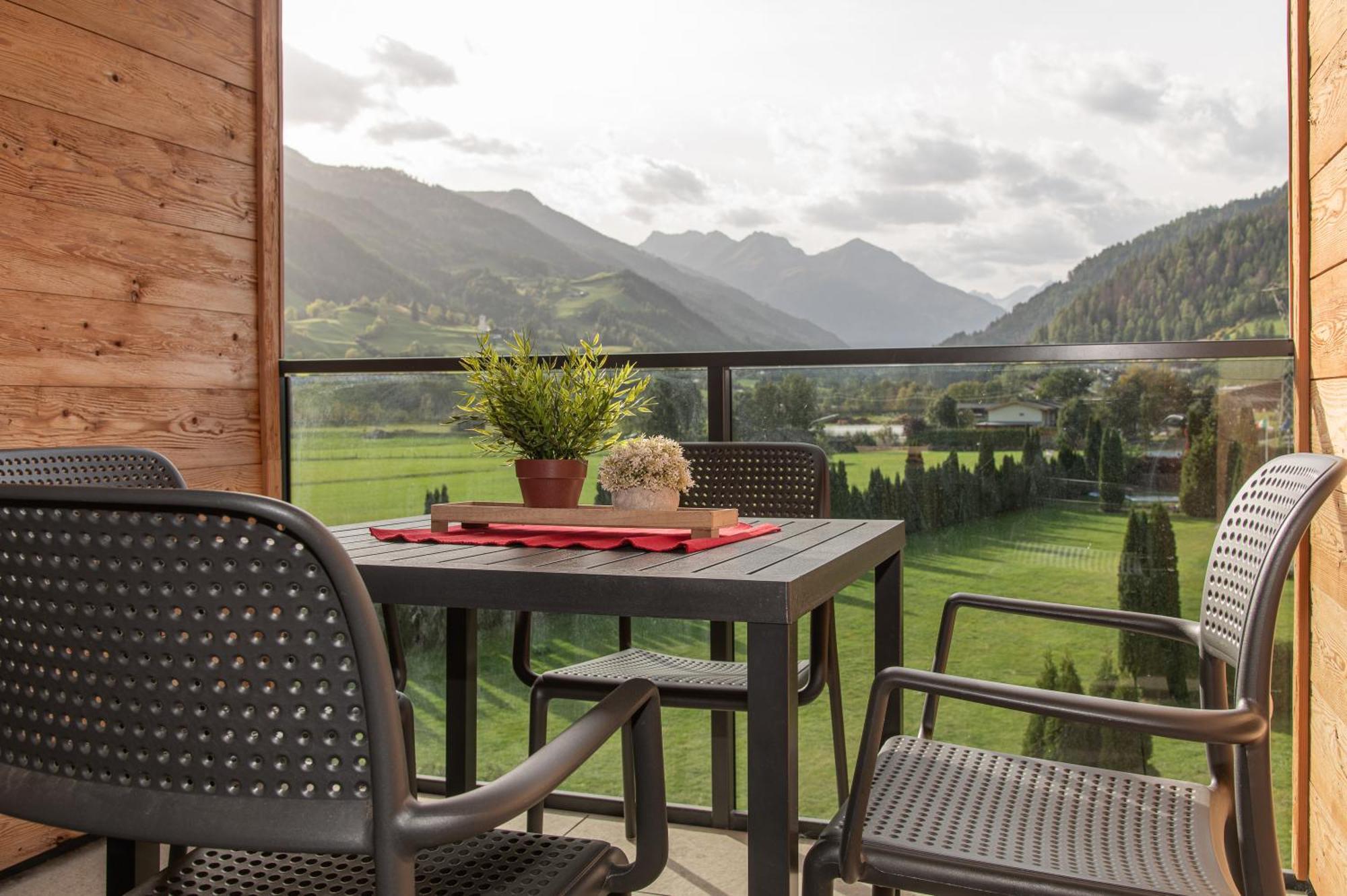 AlpenParks Montana Apartments Matrei in Osttirol Bagian luar foto