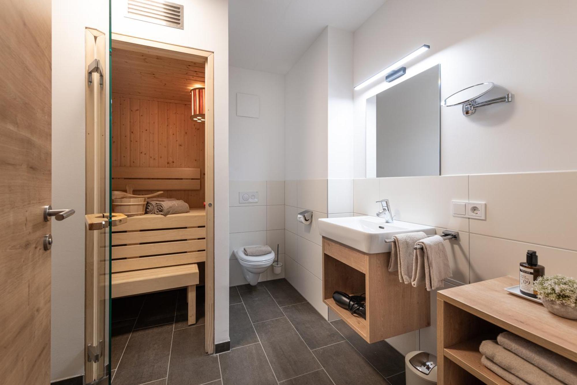 AlpenParks Montana Apartments Matrei in Osttirol Bagian luar foto