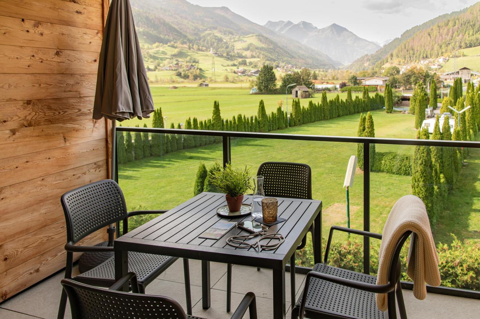 AlpenParks Montana Apartments Matrei in Osttirol Ruang foto